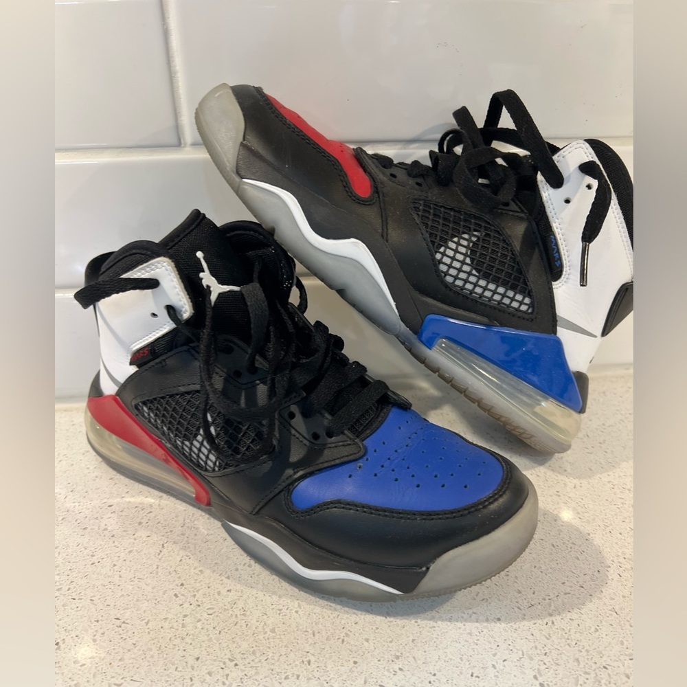 Nike Jordan’s 270 high top basketball shoes youth 5.5Y